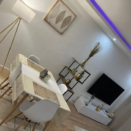 * New Style Proche De La Gare * *