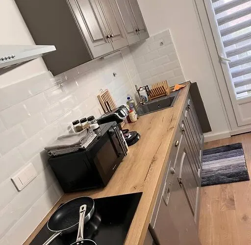 * New Style Proche De La Gare * *